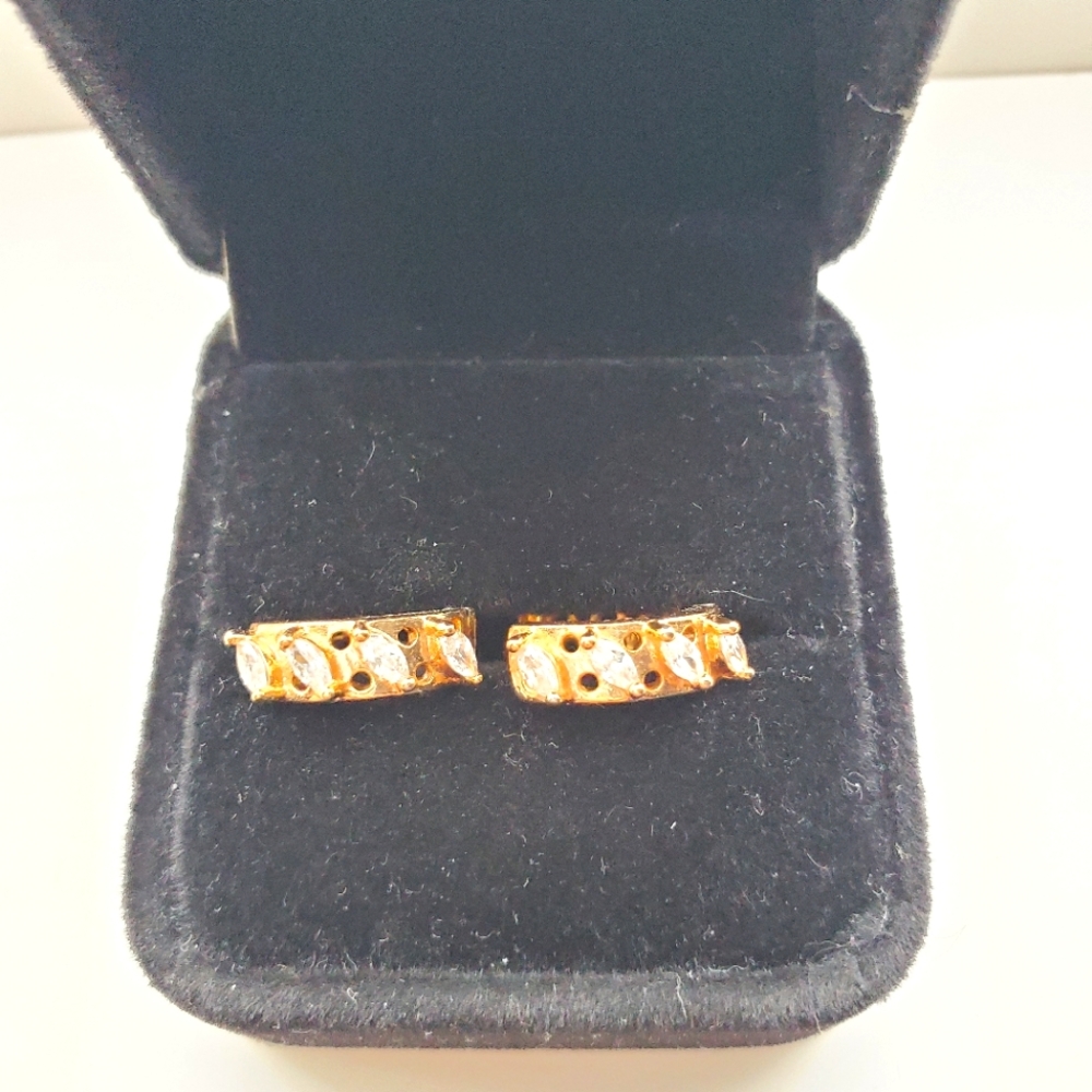 💥💥💥SOLD💥💥💥Beautiful Earrings 10k Gold Plated